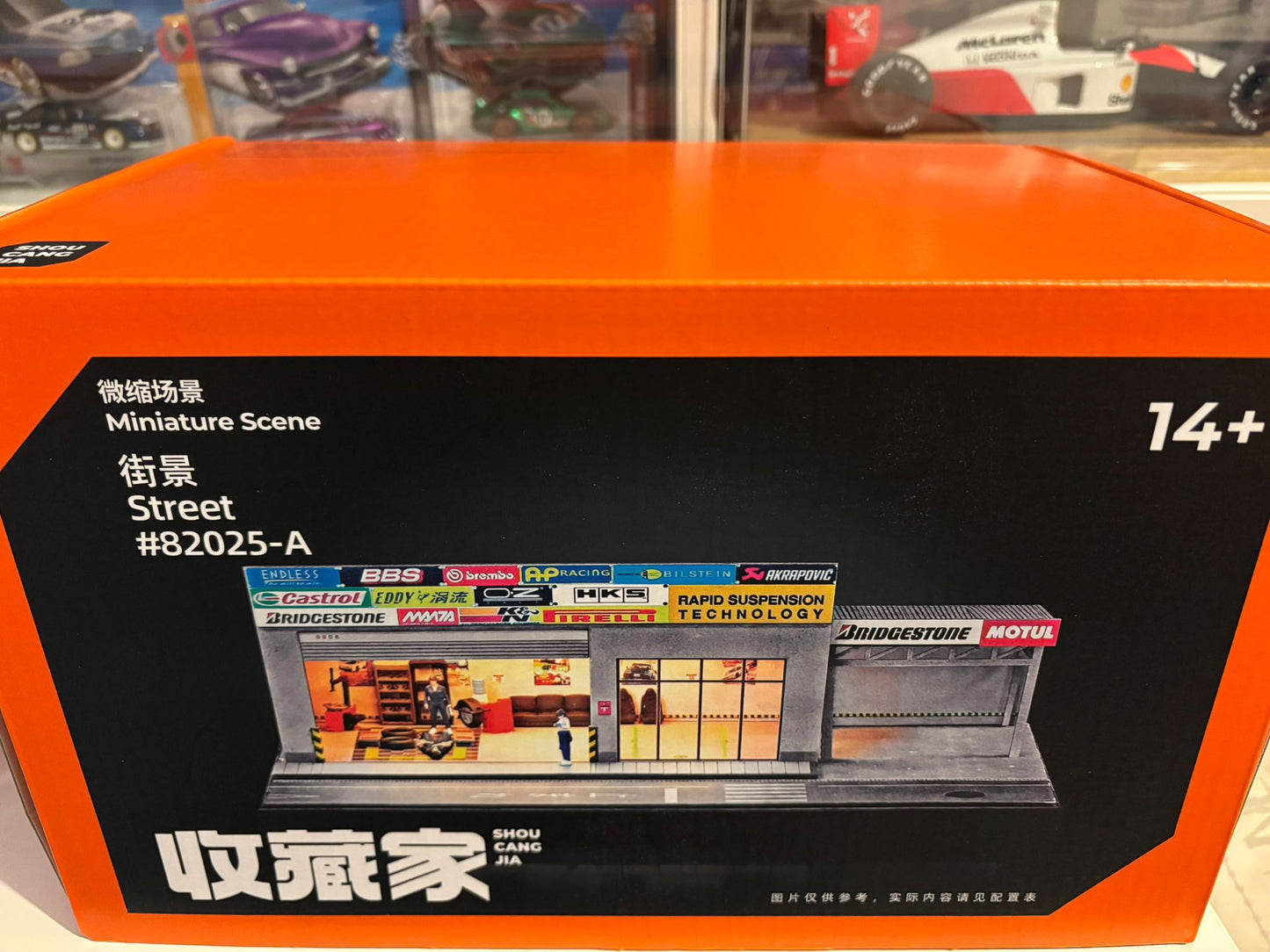 1:64 garage Diorama with figures