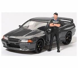 Nissan Skyline GT-R (R32) NISMO Gunmetal w/Matsuda Figure (RHD) 1:64